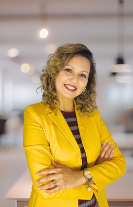Retrato de Cladis Viana, responsável pela gestão de pessoas do Grupo OC